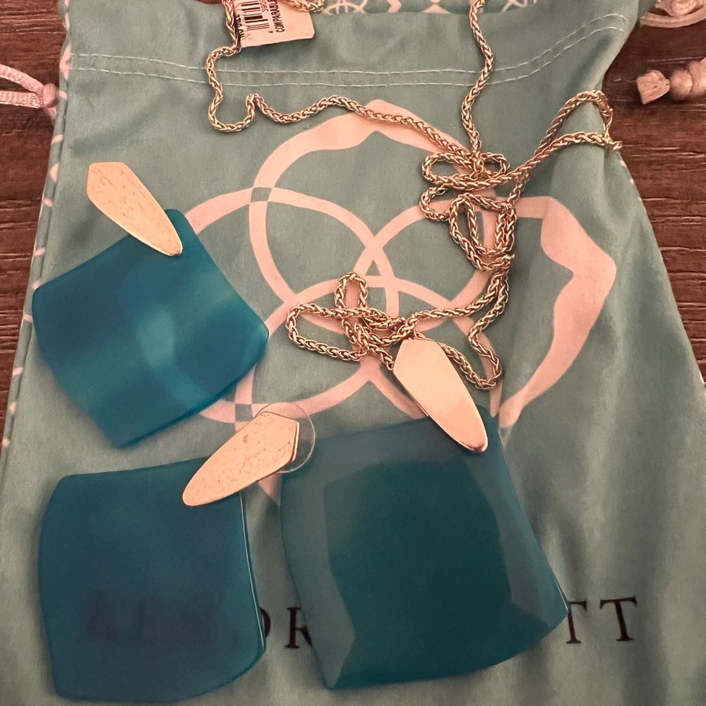 Kendra Scott matching necklace and earrings